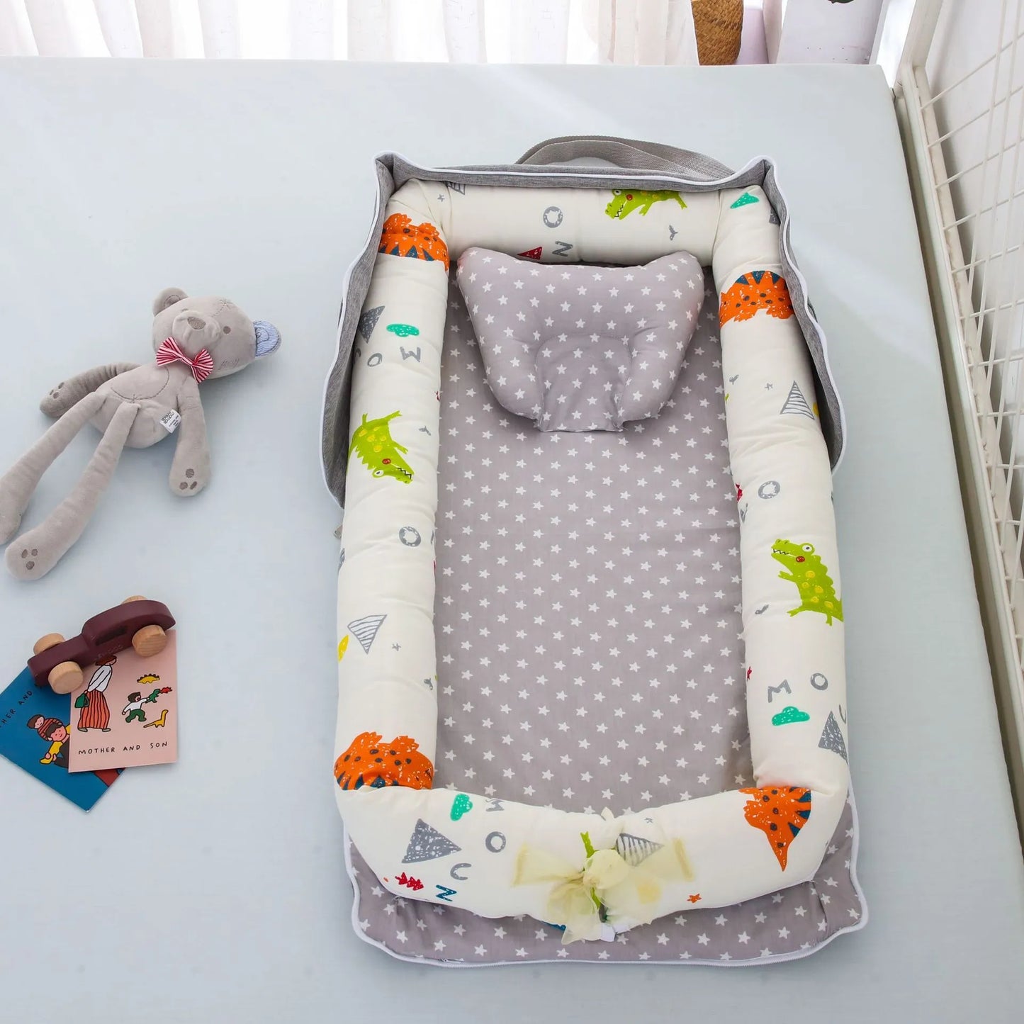 Lit bébé pliable,