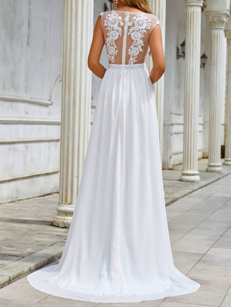 Vestido de novia de gasa con encaje y cola grande