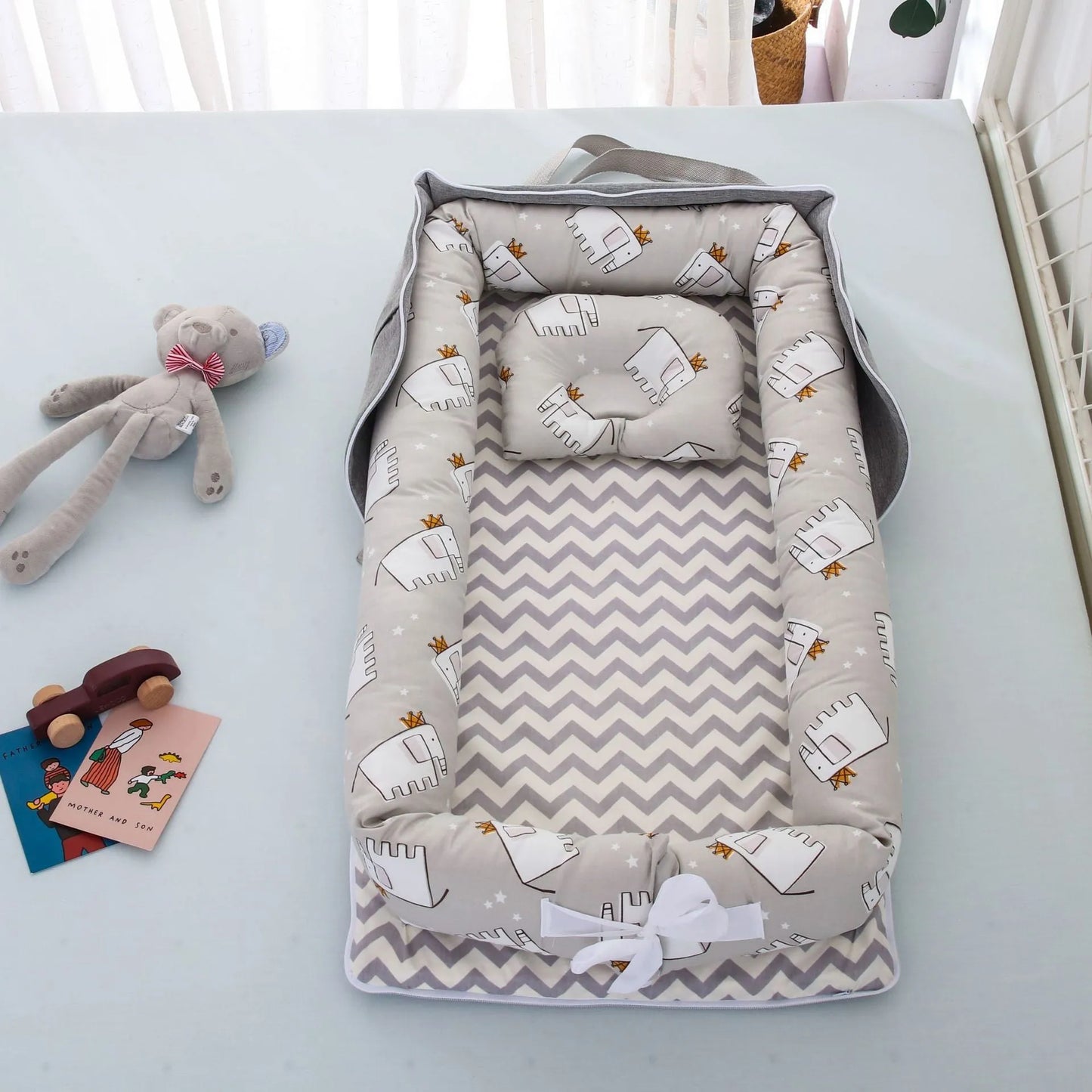 Lit bébé pliable,