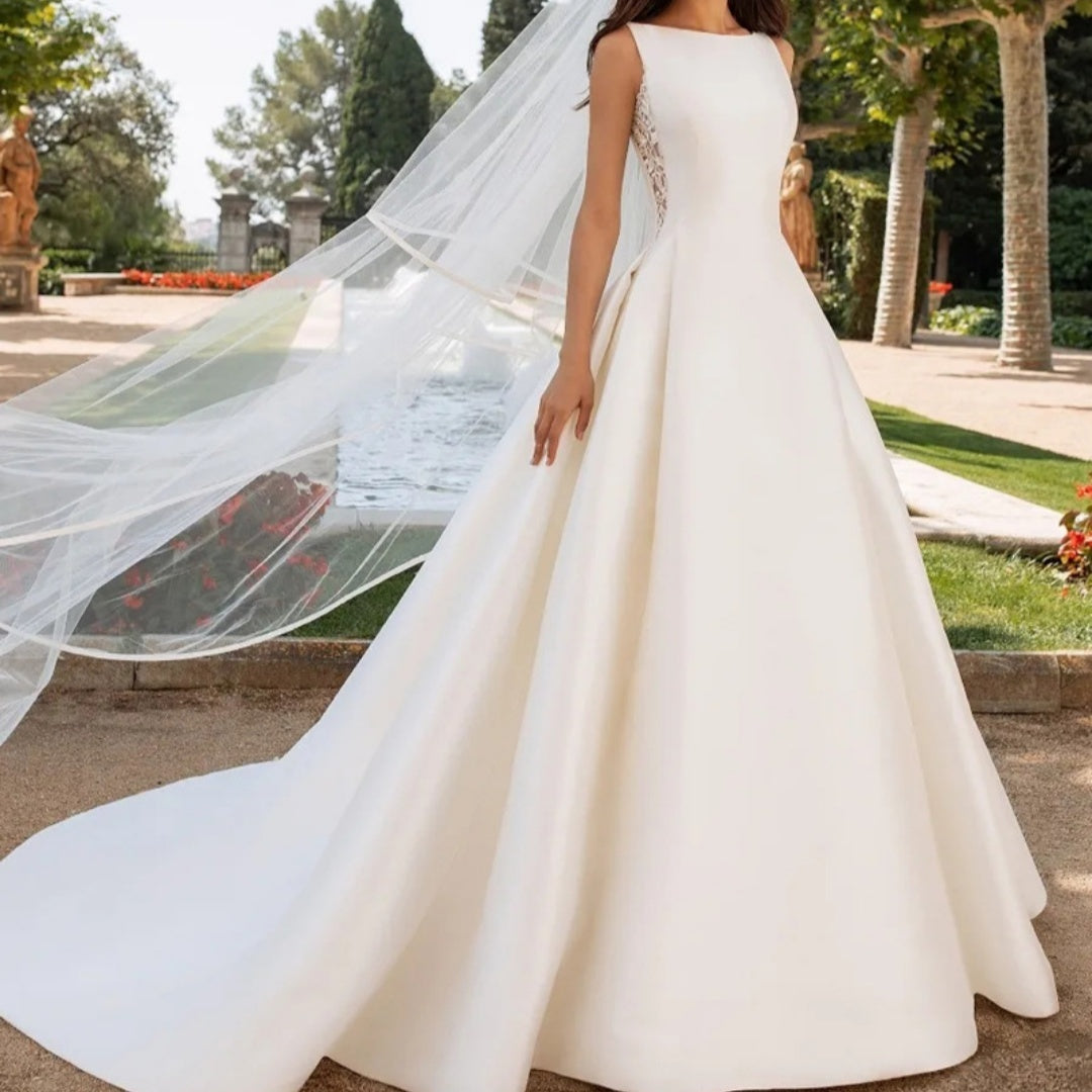 Vestido de novia francés retro con encaje y textura avanzada, de satén, ajustado, sencillo y elegante.