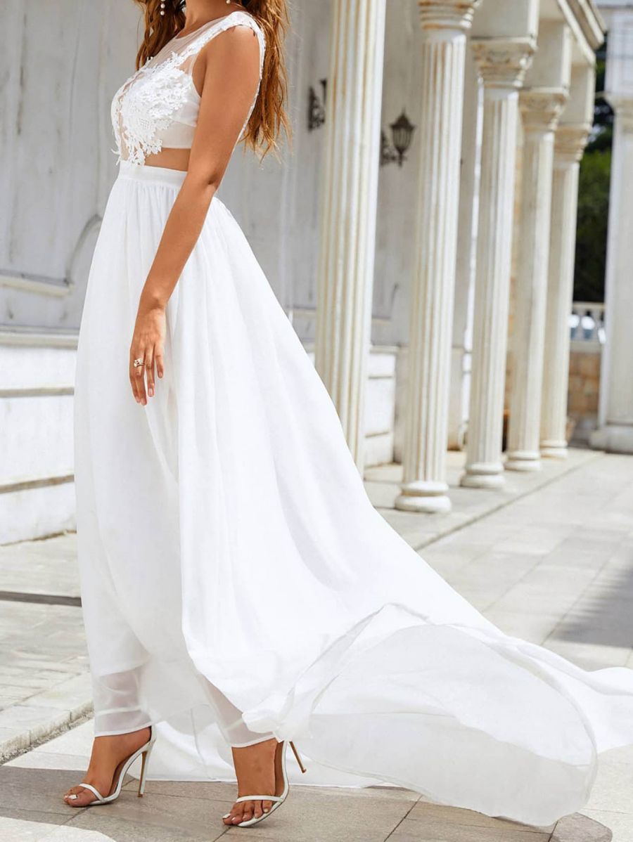 Vestido de novia de gasa con encaje y cola grande
