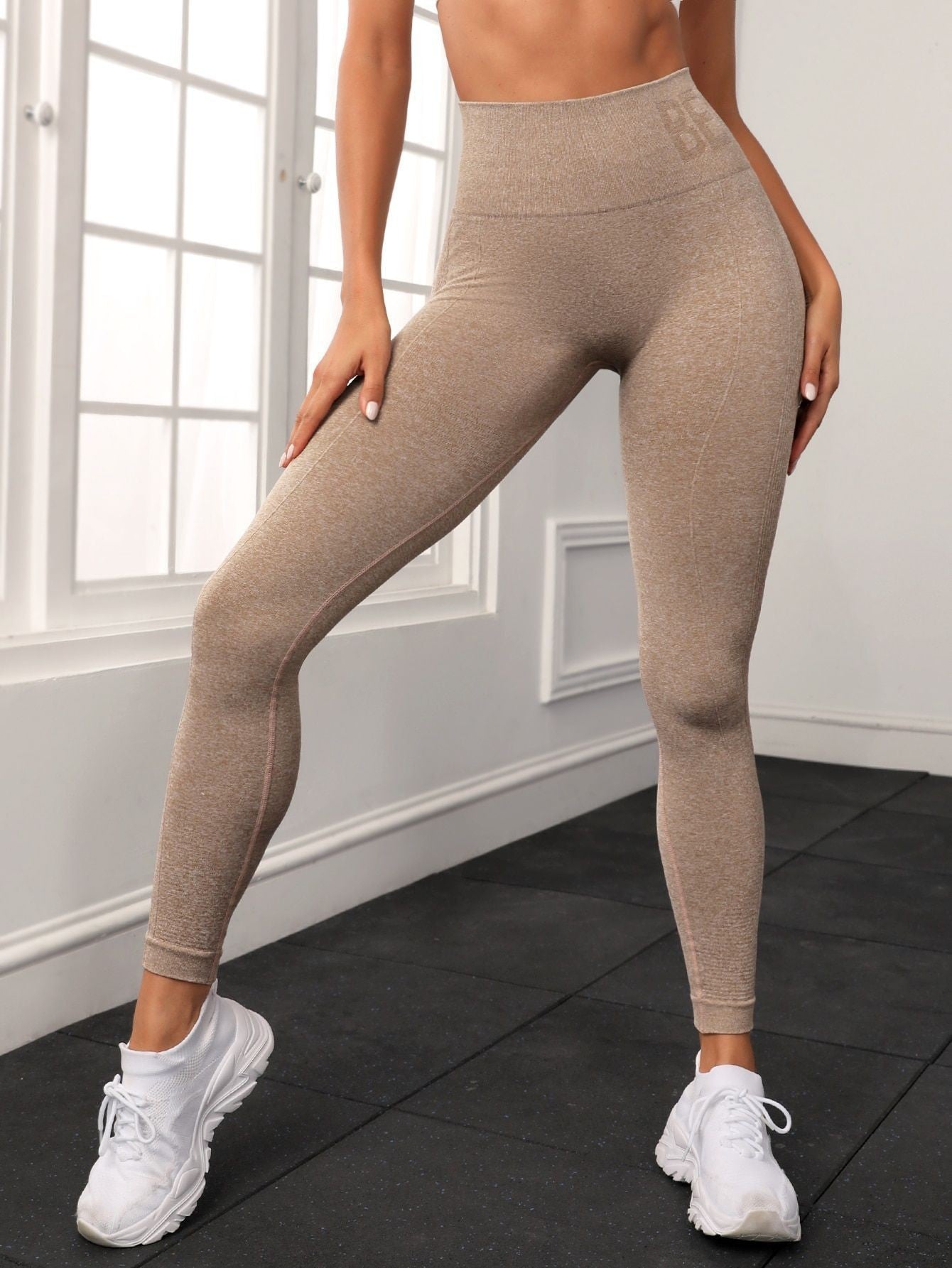 Pantalones de yoga ajustados de cintura alta con realce de cadera y letras sin costuras para mujer