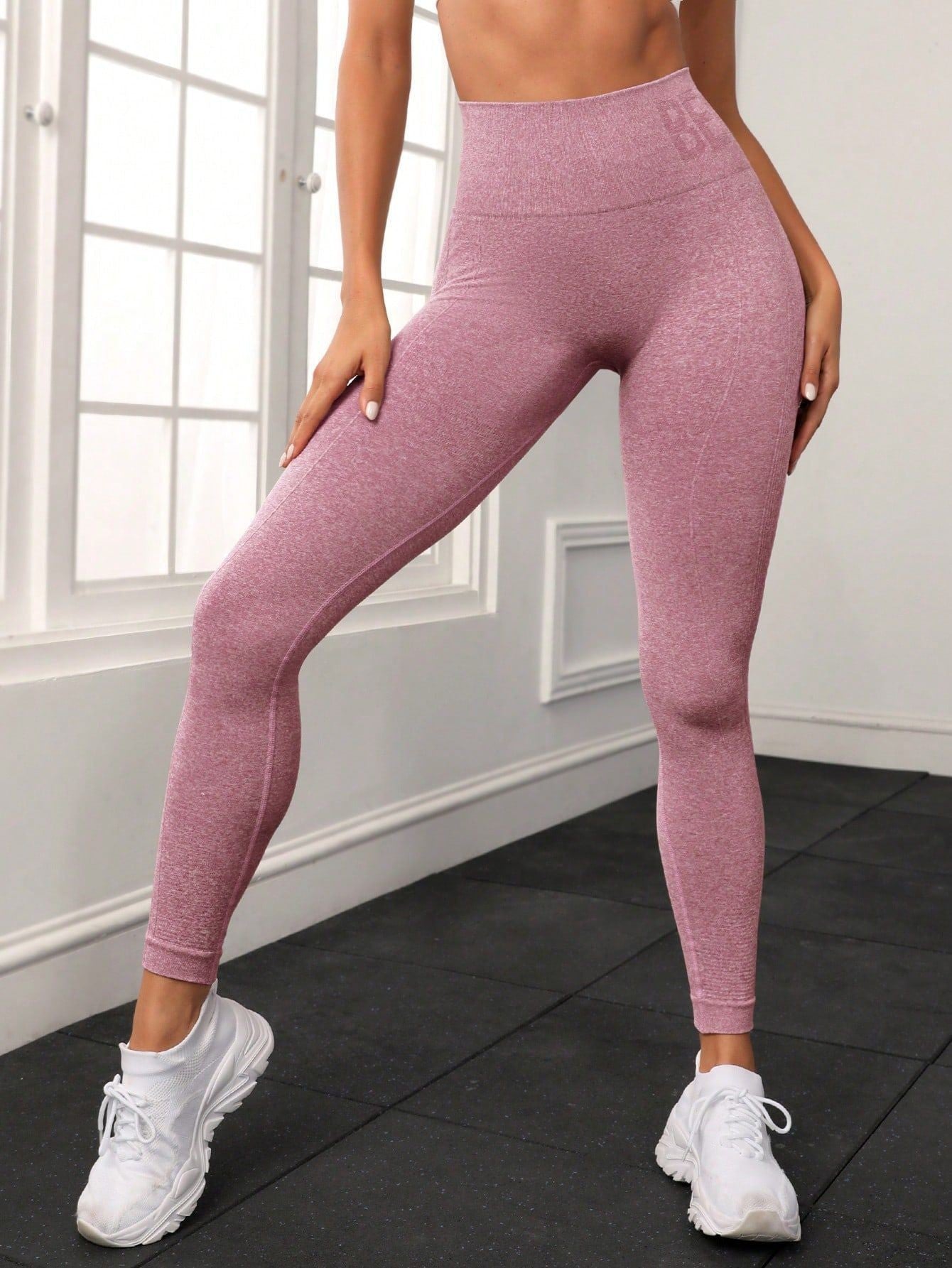 Pantalones de yoga ajustados de cintura alta con realce de cadera y letras sin costuras para mujer