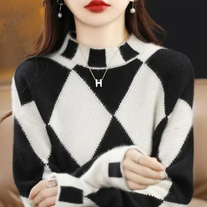 Suéter de cuello alto, camisa de fondo, nueva combinación de colores