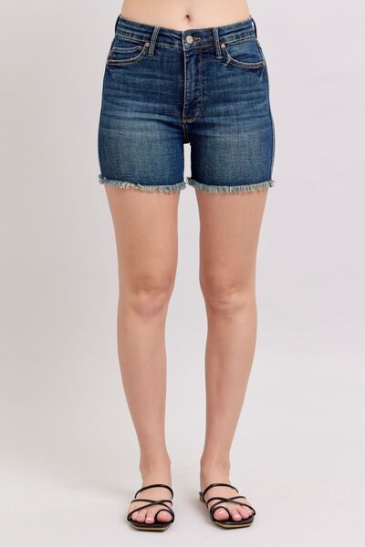 Shorts vaqueros Judy Blue con control de abdomen, dobladillo deshilachado y bolsillos traseros con protección