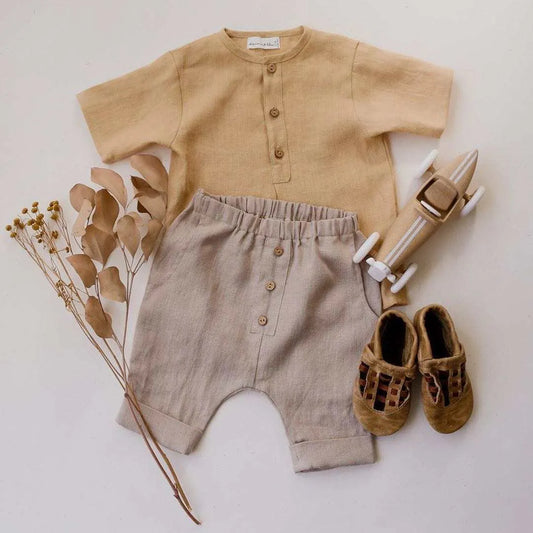 Costume d'été en coton et lin pour garçon, costume gris kaki de couleur unie | pantalon à manches courtes | deux pièces | simple boutonnage - Enfance-Heureuse