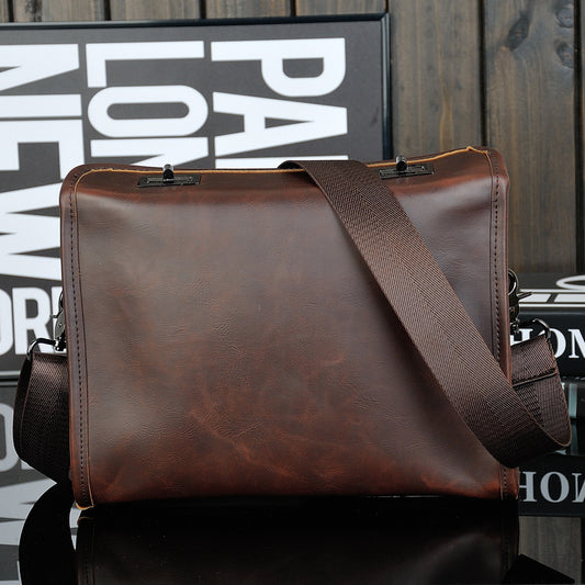 The original Crazy Horse male bag wholesale Mens retro single shoulder bag double twist lock bag design trends - Enfance-Heureuse