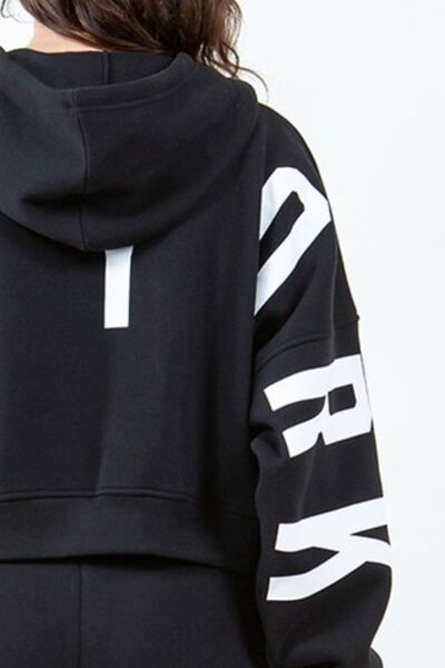 American Bazi Letter Graphic Long Sleeve Drawstring Cropped Hoodie - Enfance-Heureuse