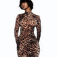 Mono ajustado con cuello redondo, manga larga y estampado de leopardo en contraste